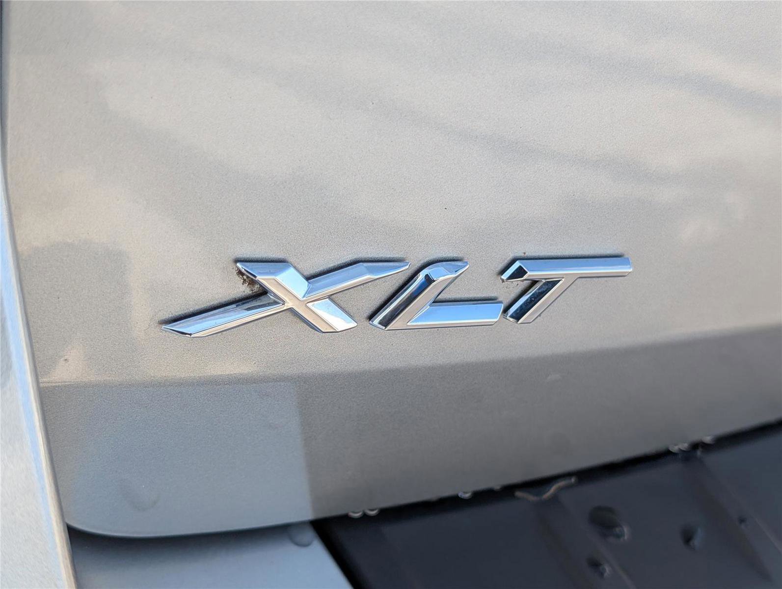 Used 2022 Ford Explorer XLT w/ Equipment Group 202A image 10