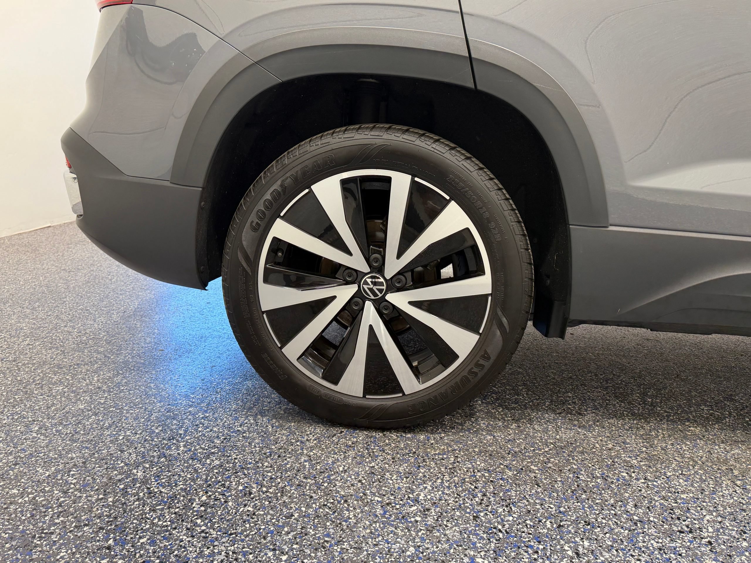 Used 2023 Volkswagen Taos SE w/ Panoramic Sunroof Package FWD image 13