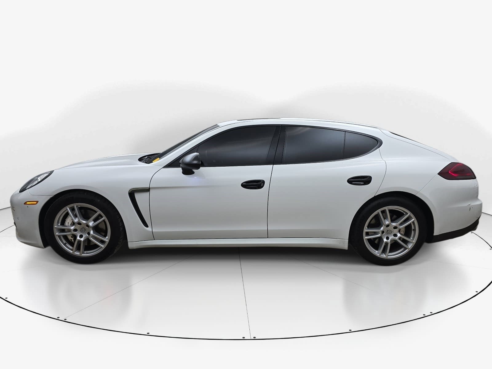 Used 2015 Porsche Panamera RWD image 7
