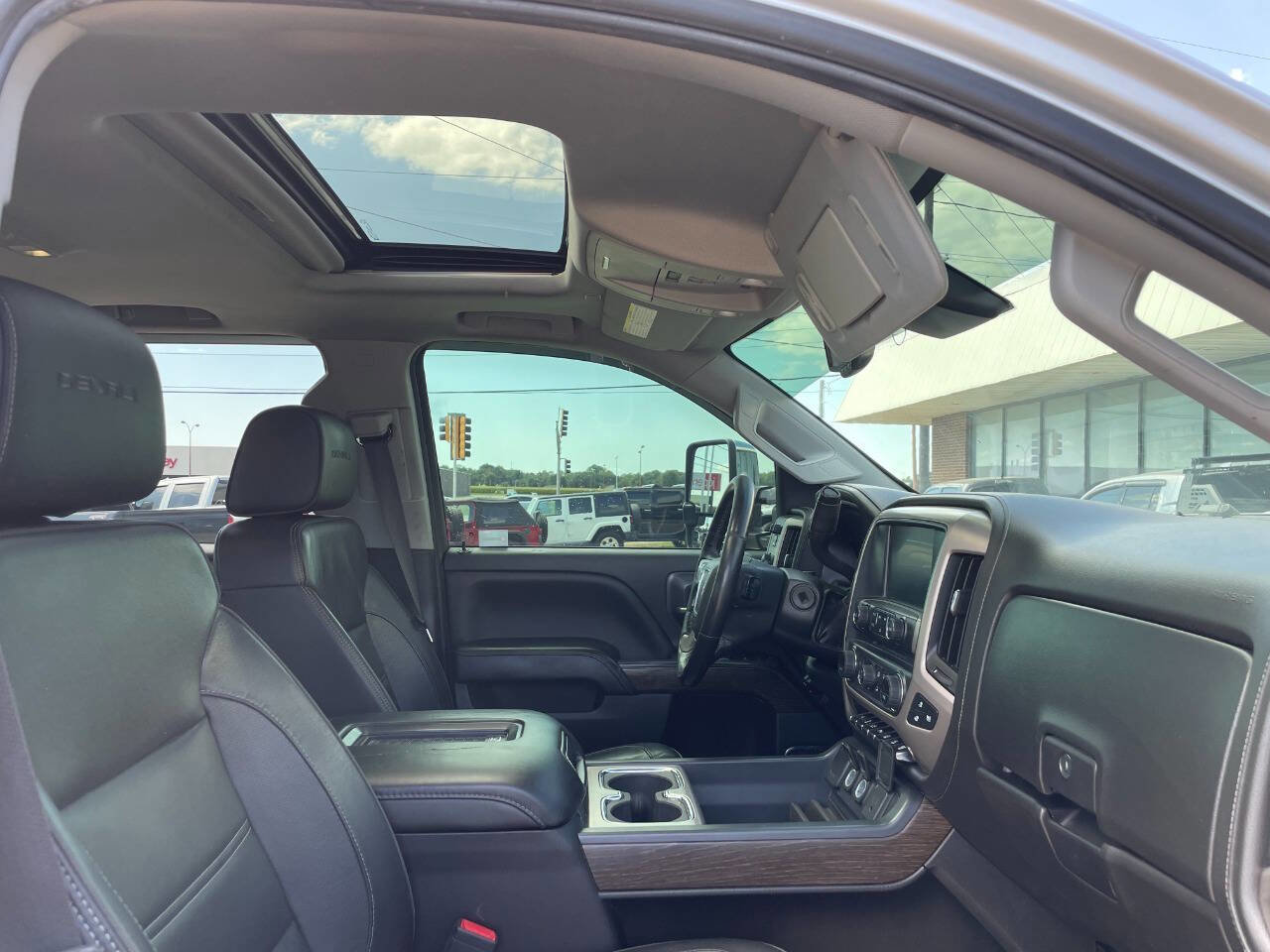 Used 2019 GMC Sierra 3500 Denali w/ Duramax Plus Package image 32