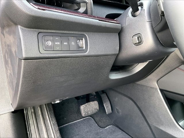 New 2027 Chevrolet Traverse RS AWD/4WD image 32