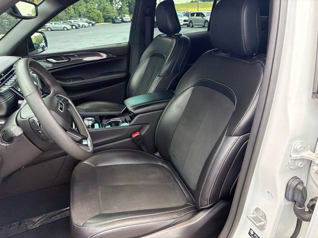 Used 2023 Jeep Grand Cherokee Altitude AWD/4WD image 36