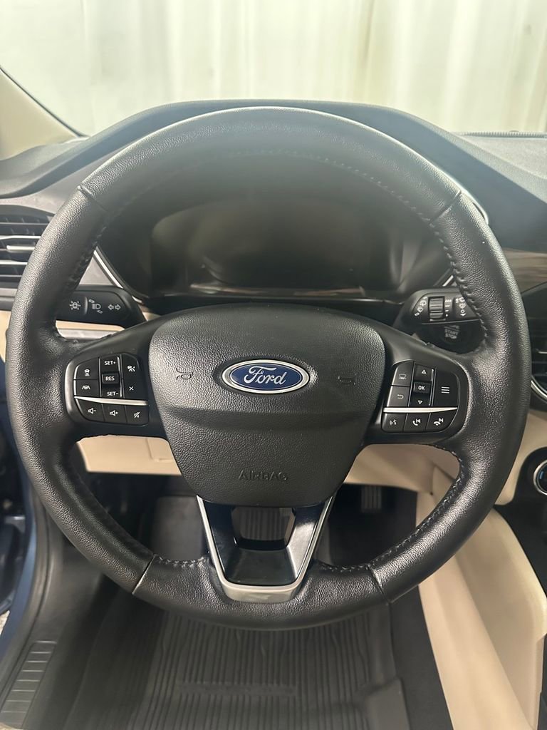 Used 2020 Ford Escape Titanium w/ Titanium Premium Package 2.0 AWD/4WD image 16