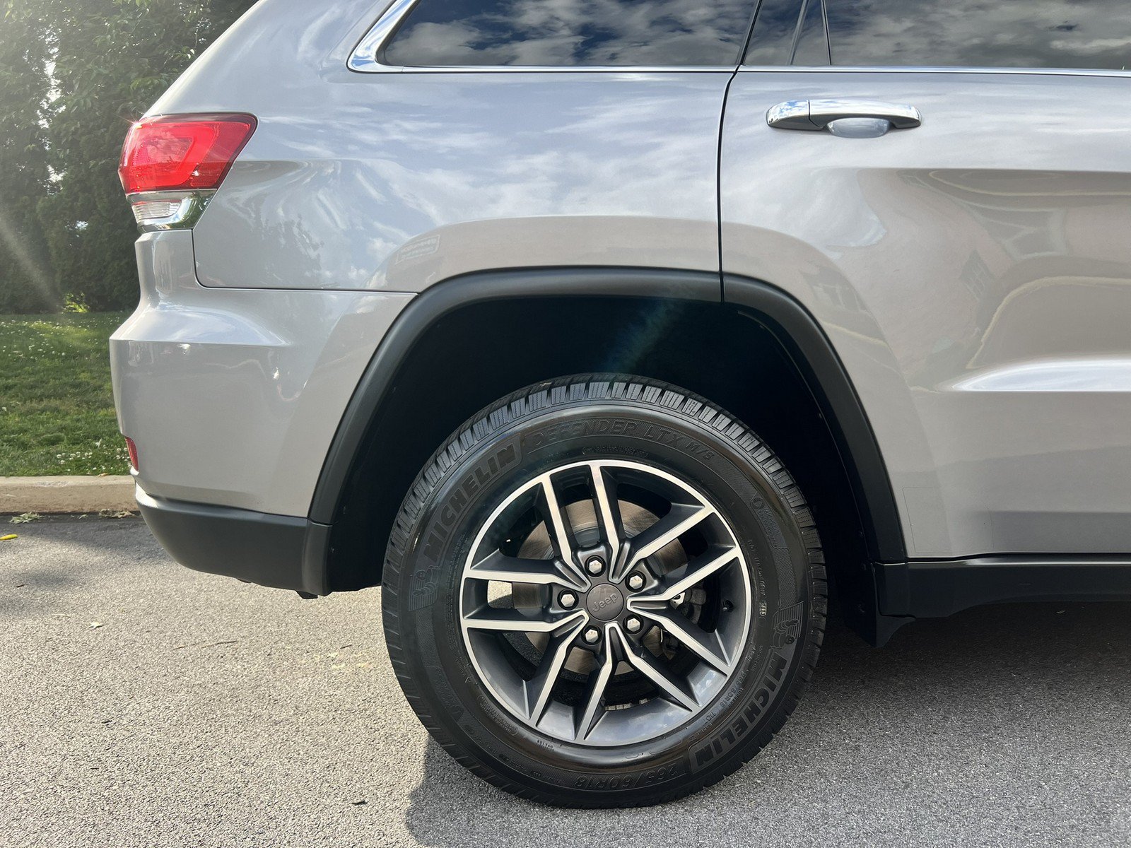 Used 2019 Jeep Grand Cherokee Limited w/ Luxury Group II AWD/4WD image 43