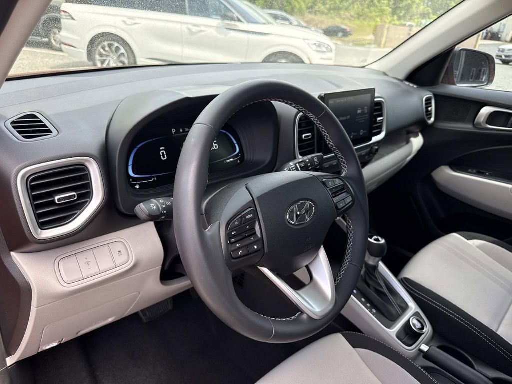 Used 2024 Hyundai Venue SEL FWD image 33