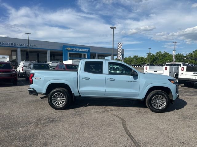 Used 2025 Chevrolet Colorado LT w/ Advanced Trailering Package AWD/4WD image 2