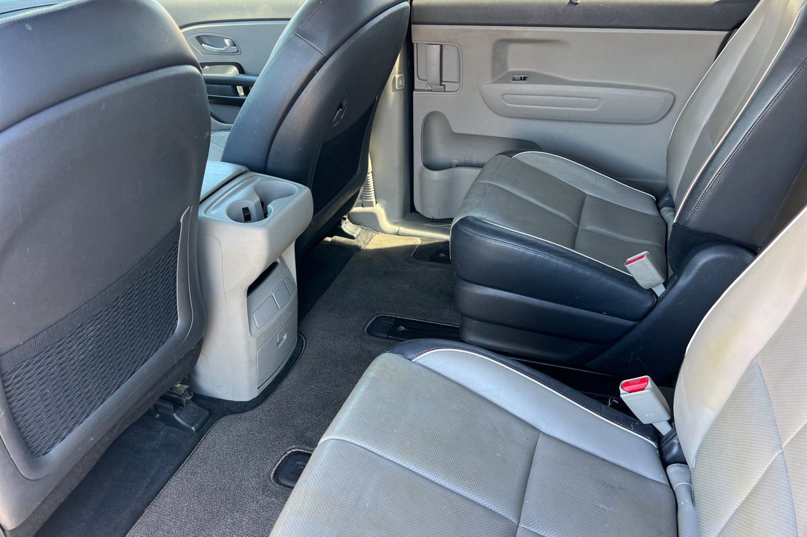 Used 2017 Kia Sedona LX w/ LX Essentials Premium Package image 9