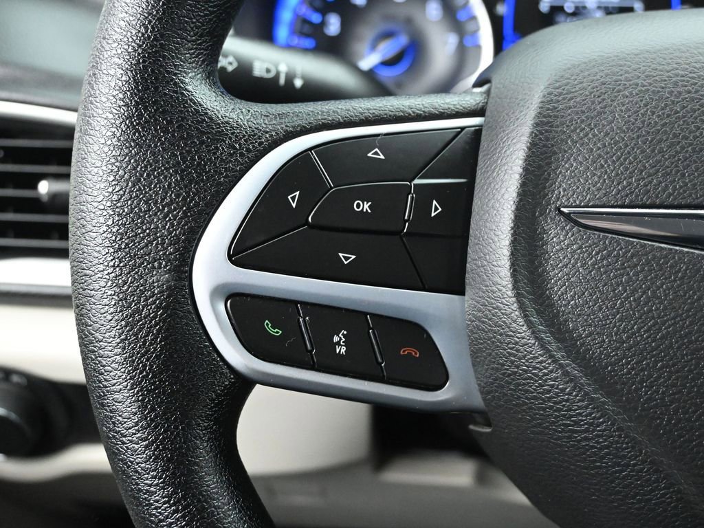 Used 2021 Chrysler Voyager L image 24