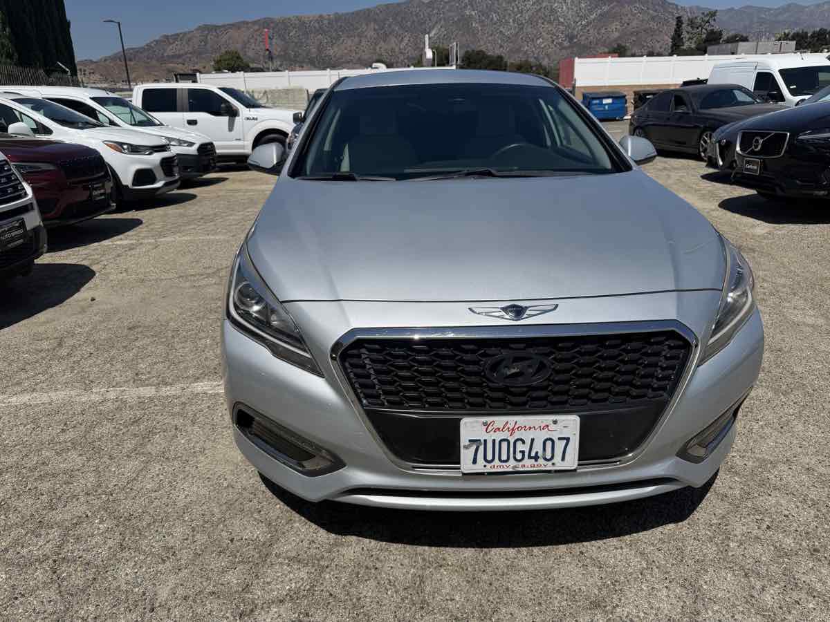 Used 2017 Hyundai Sonata SE FWD image 2