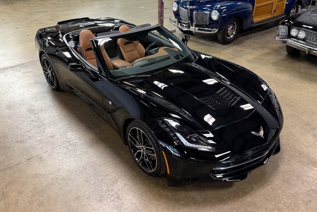 Used 2018 Chevrolet Corvette Stingray Convertible w/ 3LT Preferred Equipment Group image 4