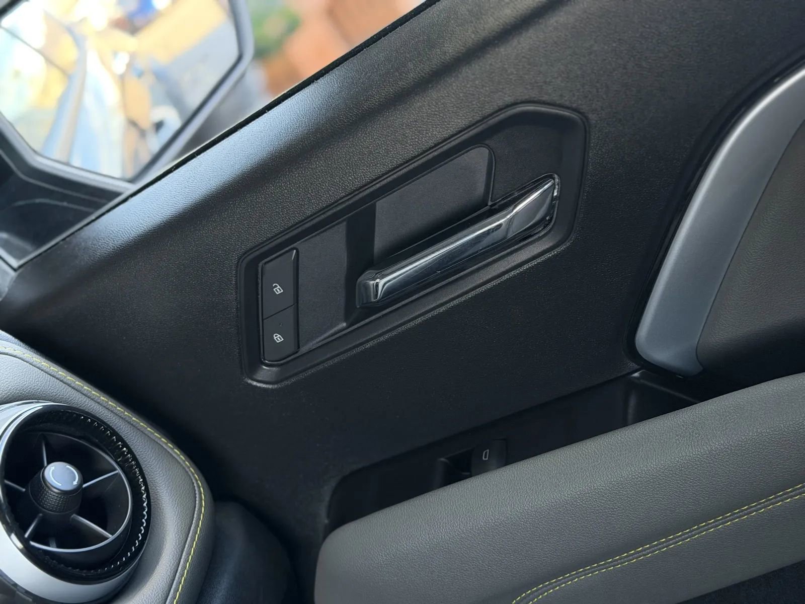 Used 2025 Chevrolet Colorado ZR2 w/ Technology Package image 41