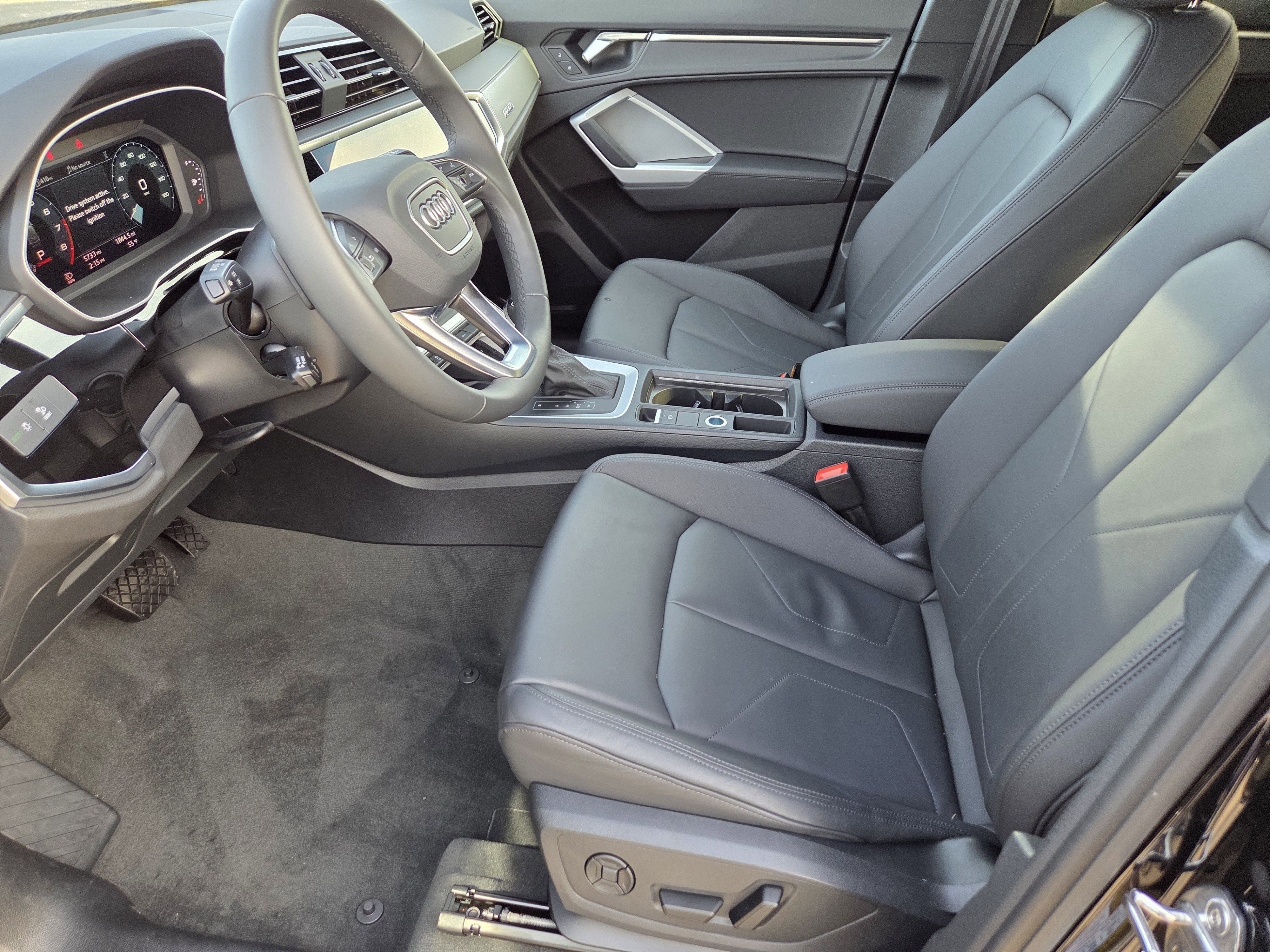 Used 2025 Audi Q3 2.0T Premium w/ Convenience Package image 5