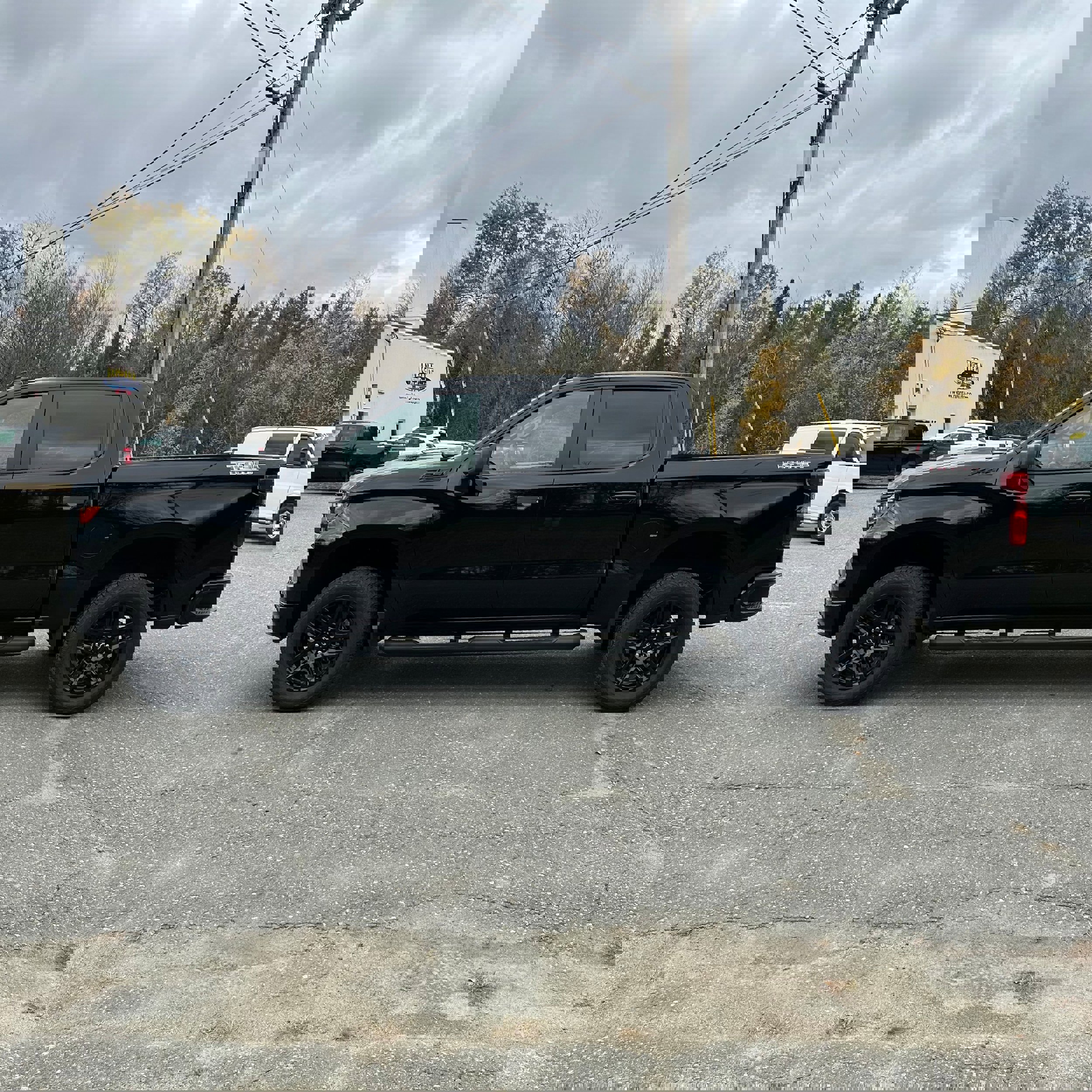 Used 2025 Chevrolet Silverado 1500 Custom Trail Boss w/ Turbomax Blackout Package image 6