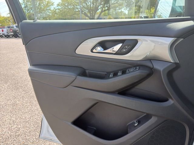 Used 2023 Chevrolet Traverse LT image 8