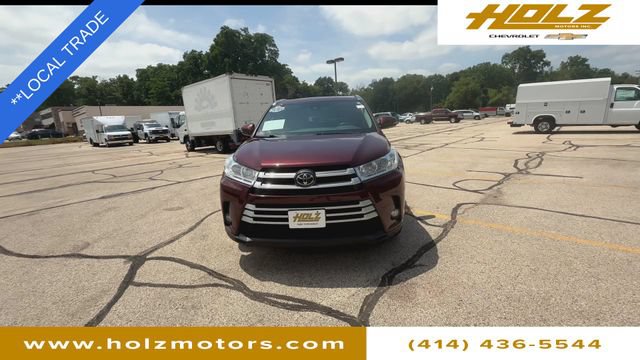 Used 2019 Toyota Highlander XLE AWD/4WD image 3