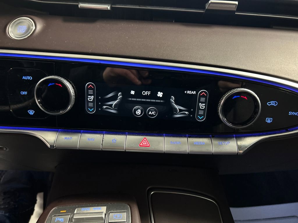 Used 2023 Genesis GV70 2.5T w/ Advanced Package image 17