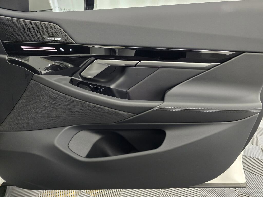 Used 2026 BMW 530i xDrive w/ Premium Package image 26