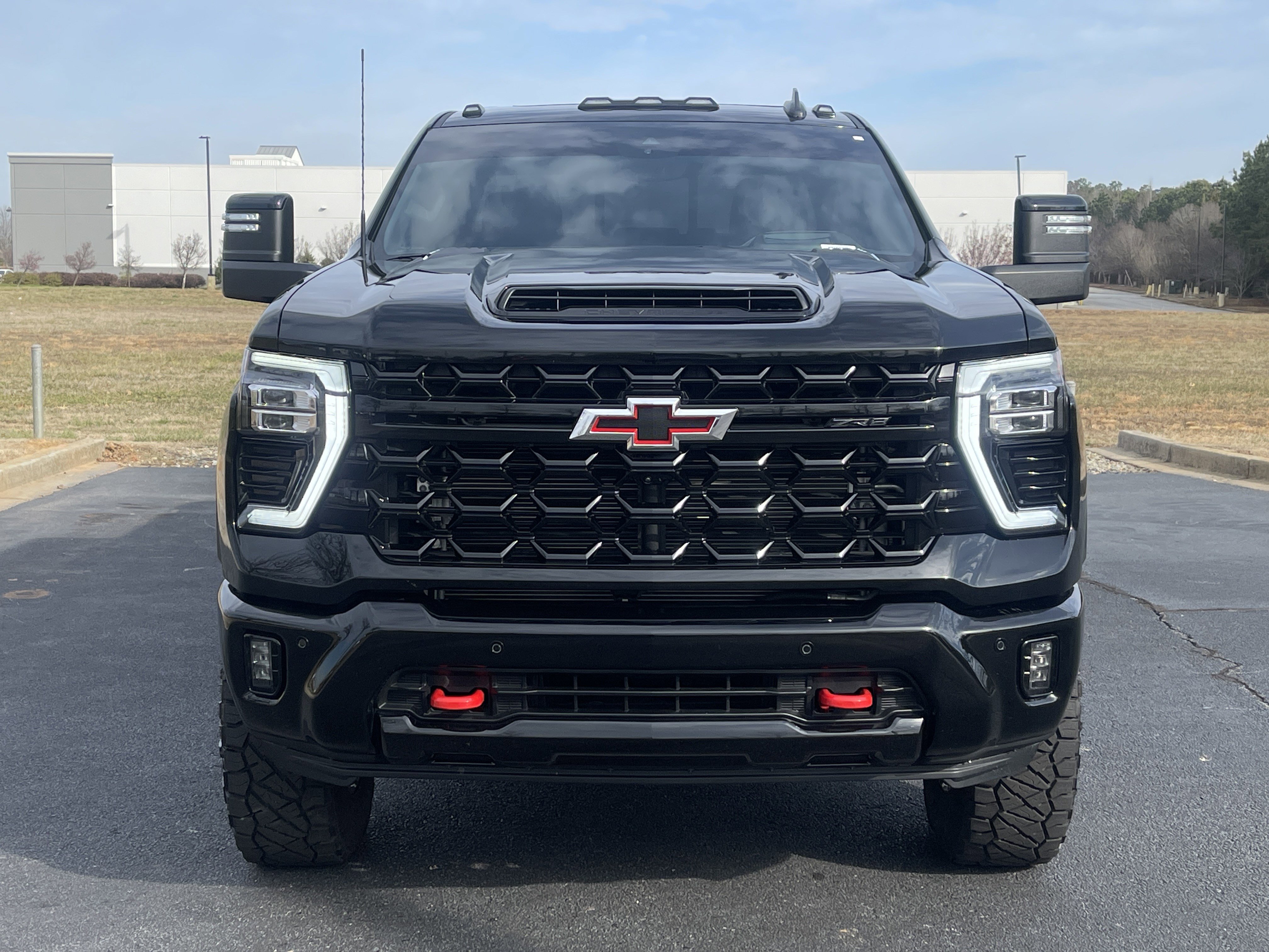 Used 2025 Chevrolet Silverado 2500 ZR2 w/ Technology Package image 3