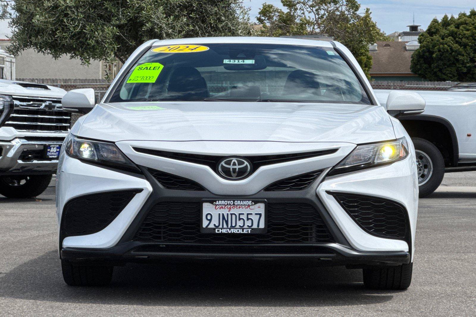 Used 2024 Toyota Camry SE w/ Convenience Package FWD image 12