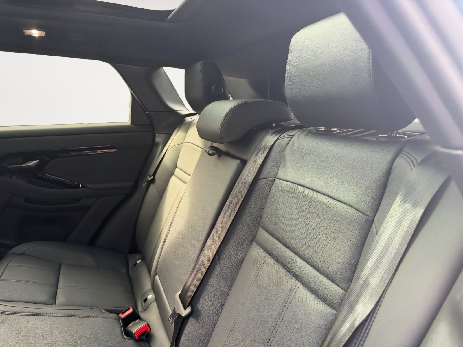 New 2026 Land Rover Range Rover Evoque Dynamic SE image 13