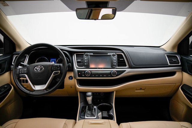 Used 2018 Toyota Highlander XLE image 19