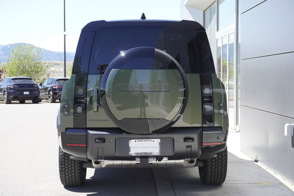 New 2026 Land Rover Defender 130 X-Dynamic SE image 6