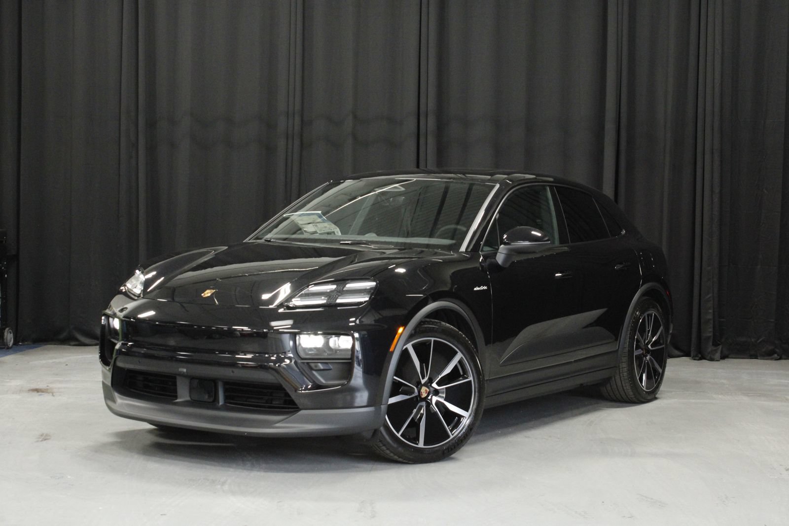 New 2026 Porsche Macan 4 Electric AWD/4WD image 1