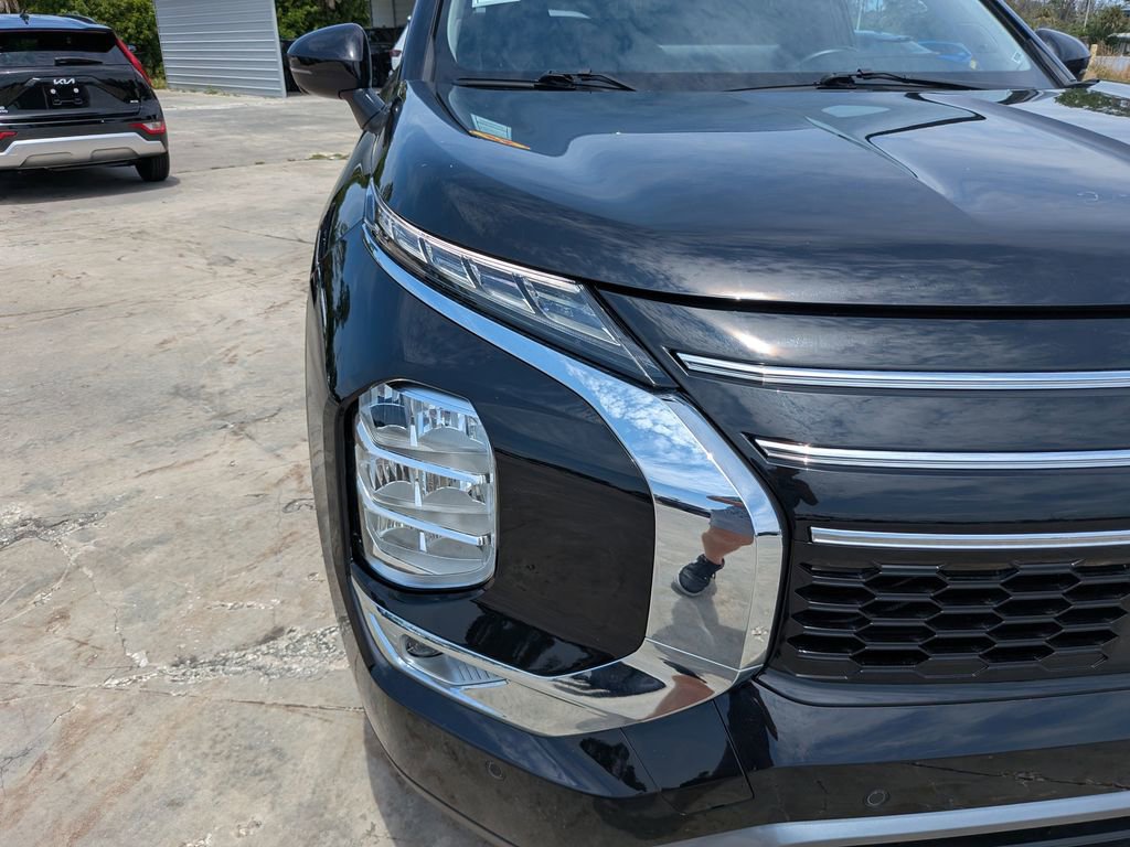Used 2025 Mitsubishi Outlander SE FWD image 10