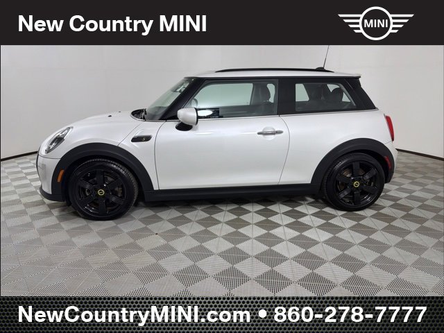 Used 2024 MINI Cooper SE w/ Signature Upholstery Package image 4