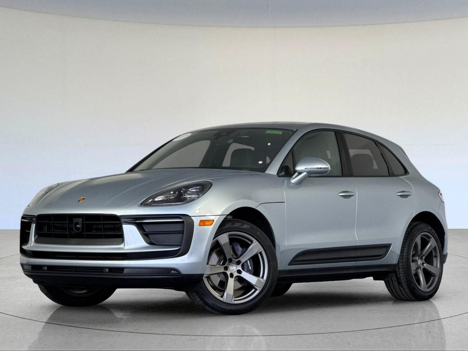 Certified 2026 Porsche Macan AWD/4WD image 1
