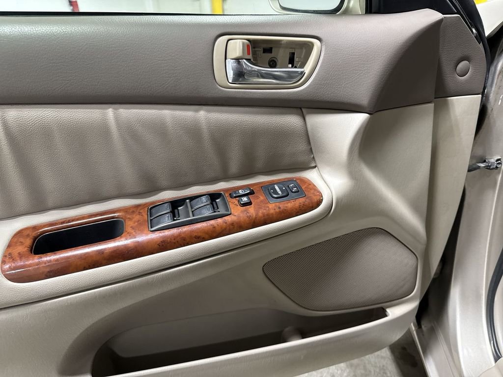 Used 2002 Toyota Camry XLE image 20