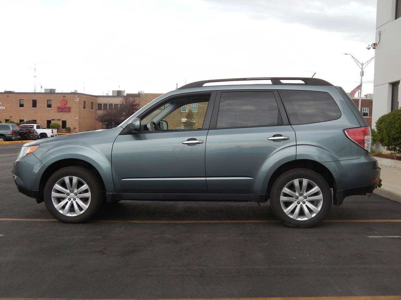 Used 2013 Subaru Forester 2.5X Premium w/ All-Weather Pkg AWD/4WD image 11