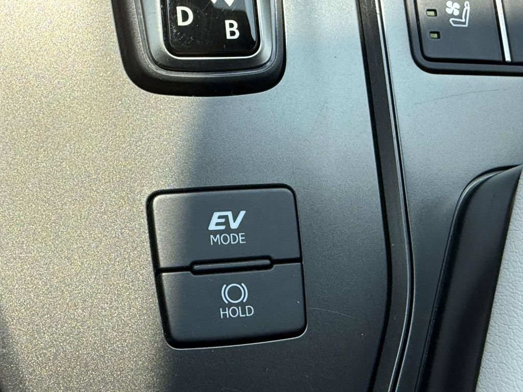 Used 2025 Lexus UX 300h AWD w/ Accessory Package (Z1) image 28