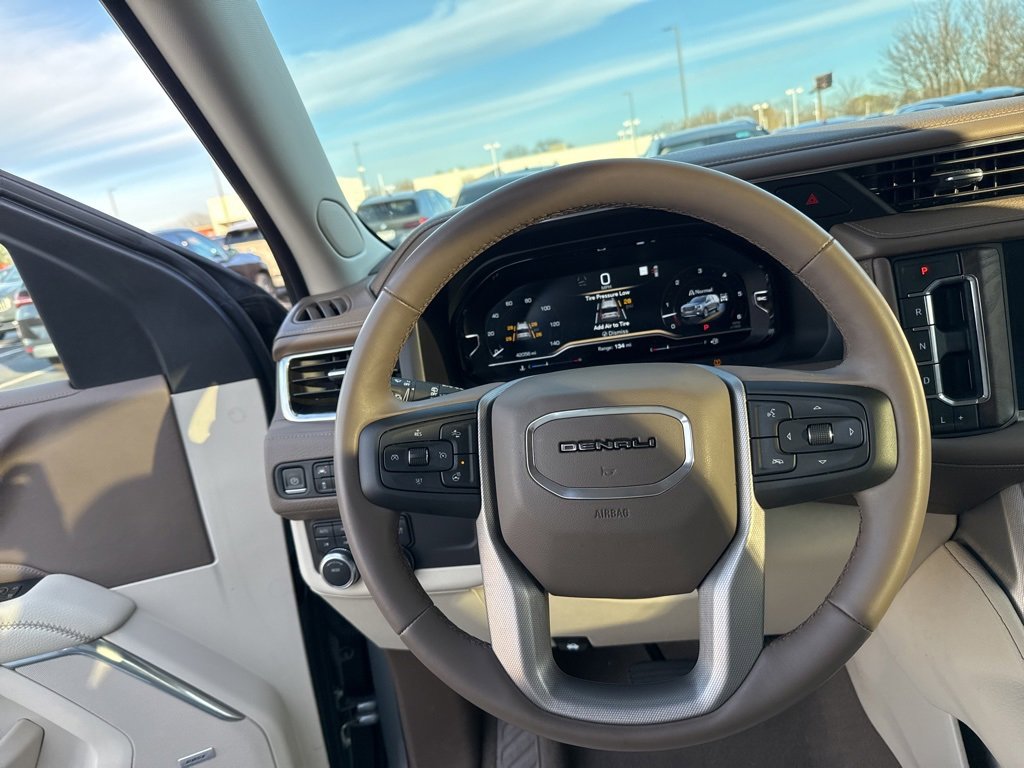Used 2023 GMC Yukon XL Denali image 12