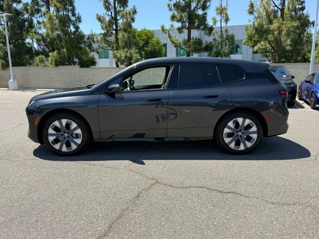 Used 2026 BMW iX xDrive60 w/ Premium Package AWD/4WD image 9