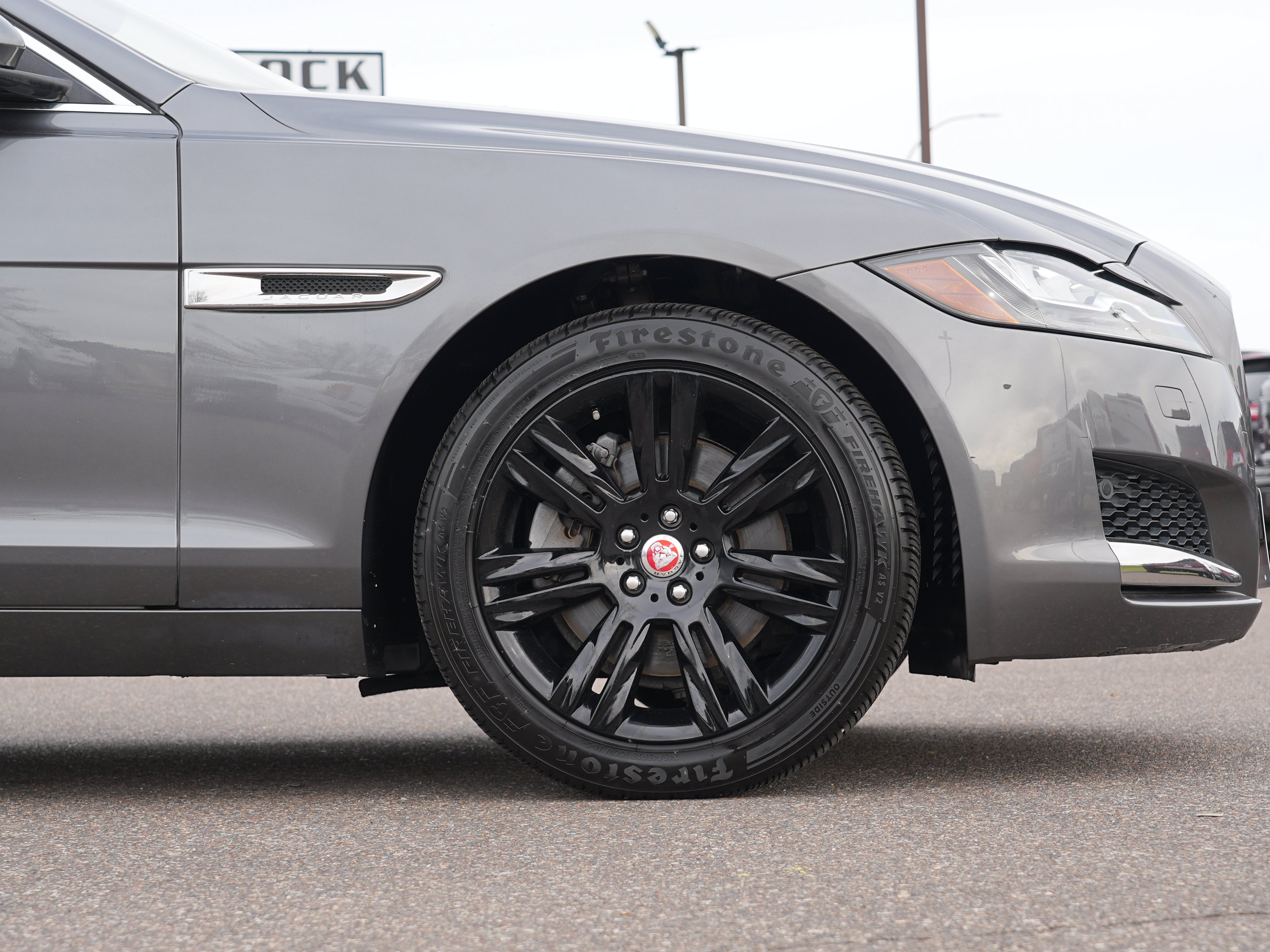 Used 2018 Jaguar XF Premium AWD/4WD image 11