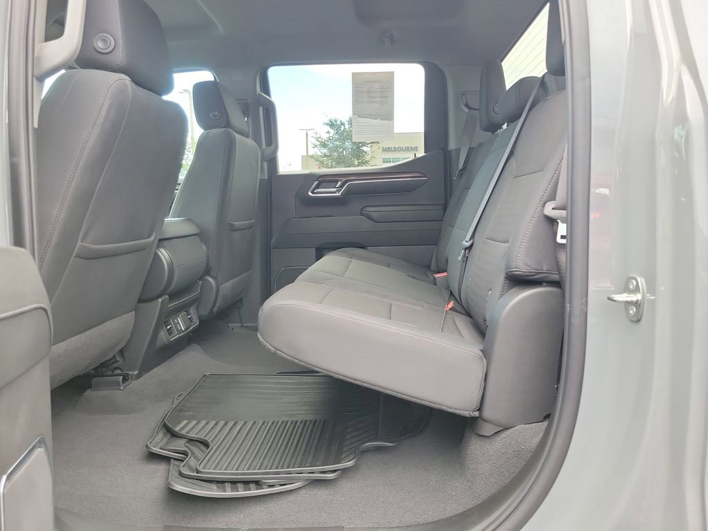 Used 2024 Chevrolet Silverado 1500 LT AWD/4WD image 10