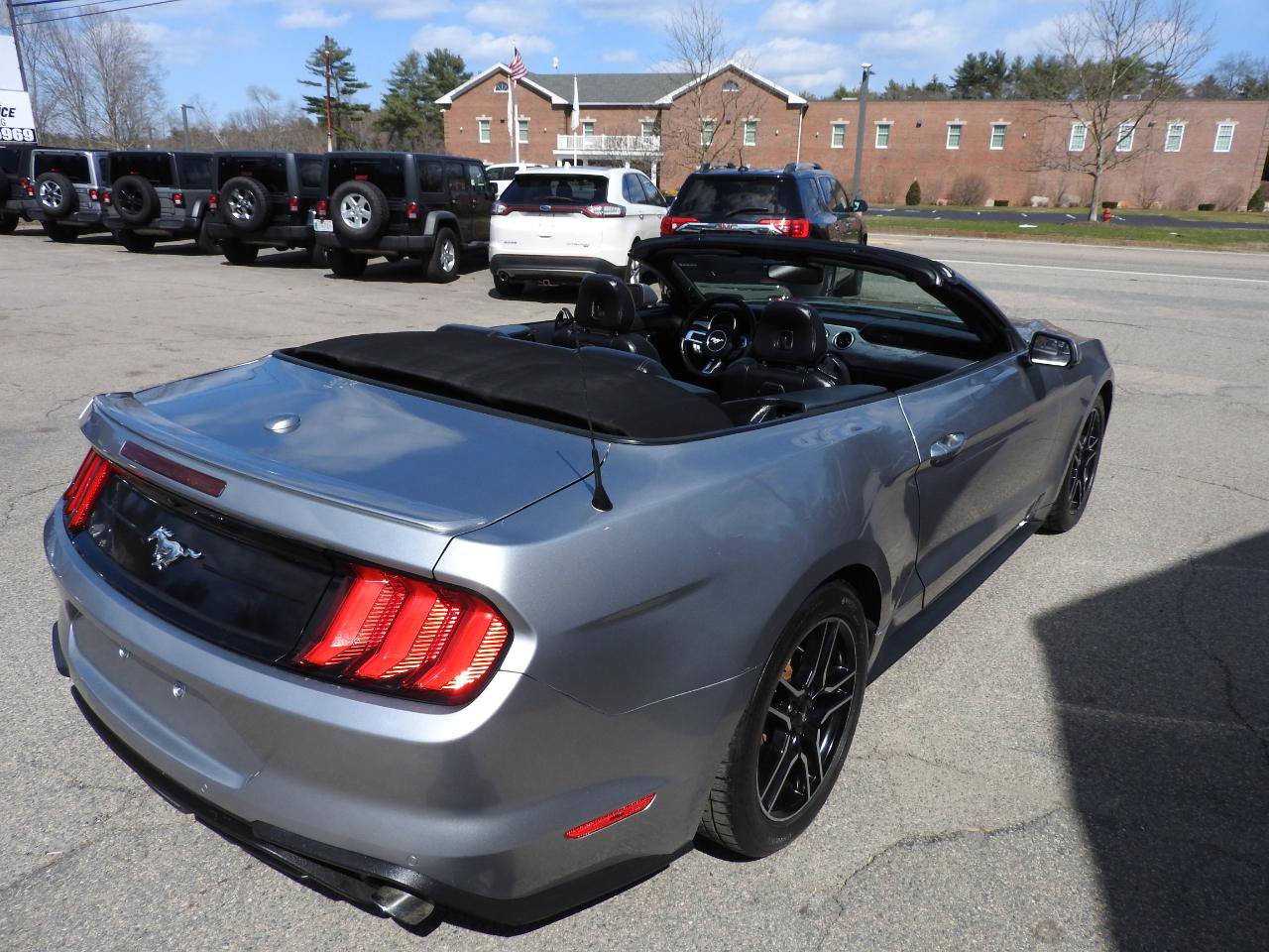 Used 2020 Ford Mustang Premium RWD image 6