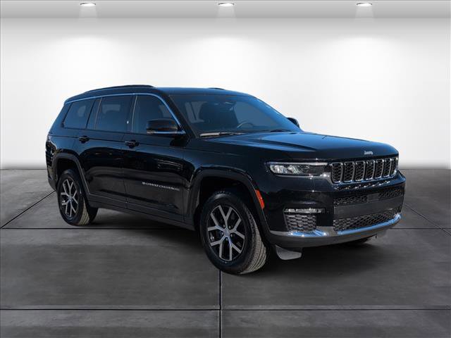 Used 2025 Jeep Grand Cherokee L Limited w/ Luxury Tech Group II image 2