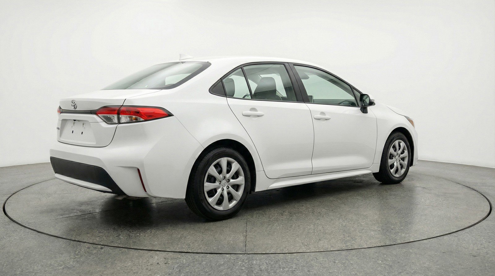 Used 2025 Toyota Corolla LE image 9
