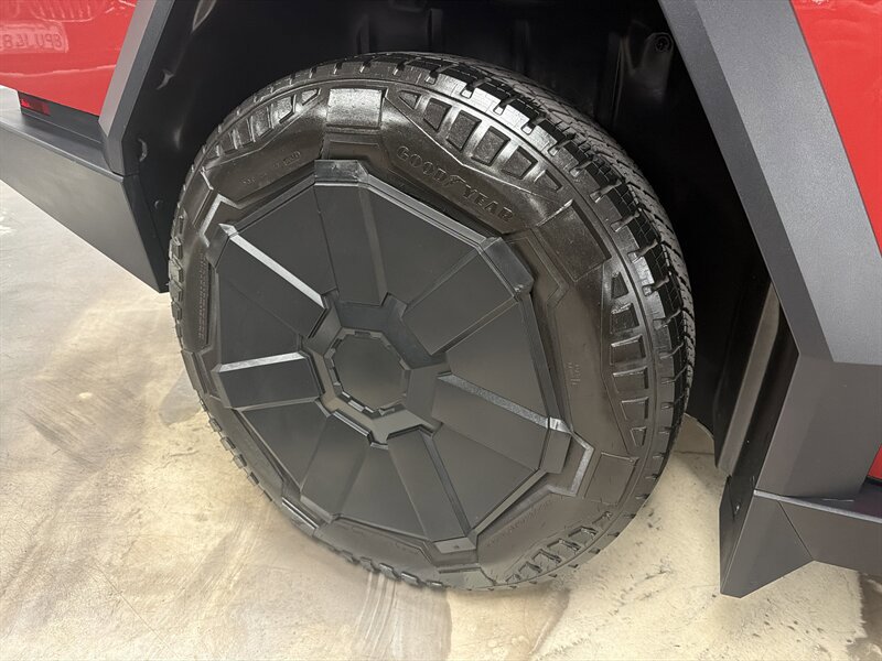 Used 2025 Tesla Cybertruck Cyberbeast AWD/4WD image 24