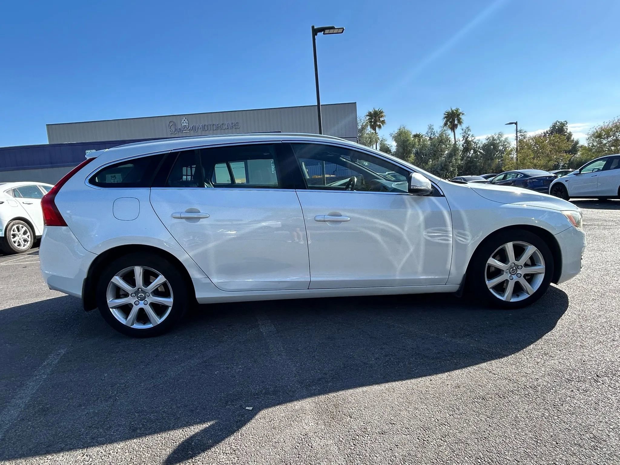 Used 2016 Volvo V60 T5 Platinum image 4