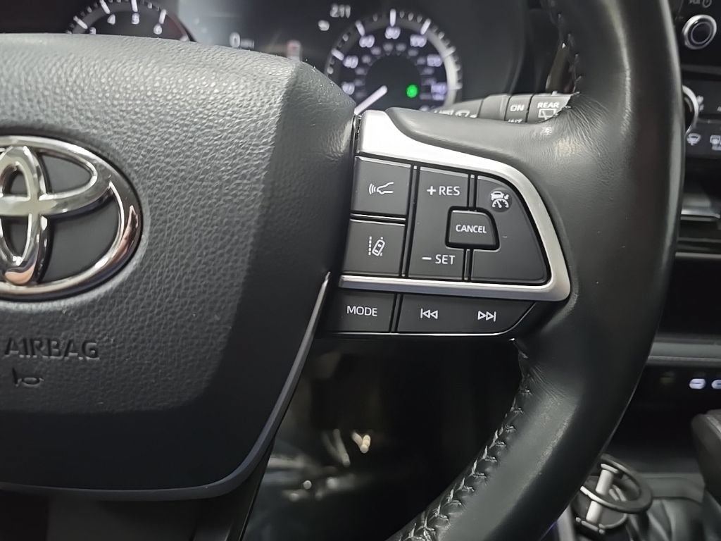 Used 2023 Toyota Highlander LE AWD/4WD image 20