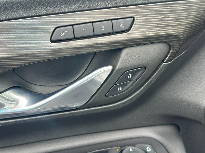 Used 2023 GMC Terrain SLT image 17