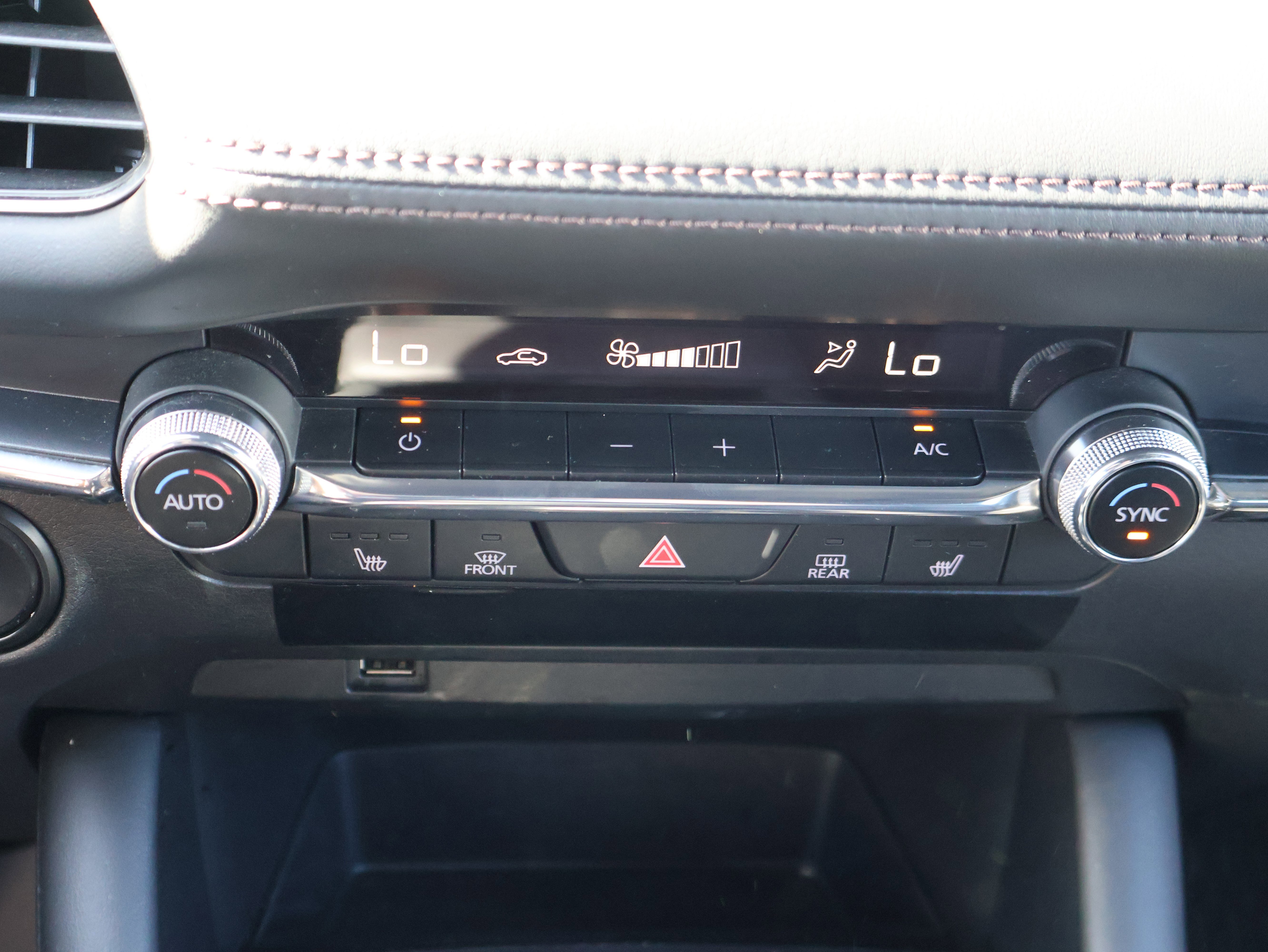 Used 2019 MAZDA MAZDA3 Hatchback w/ Preferred Package image 26