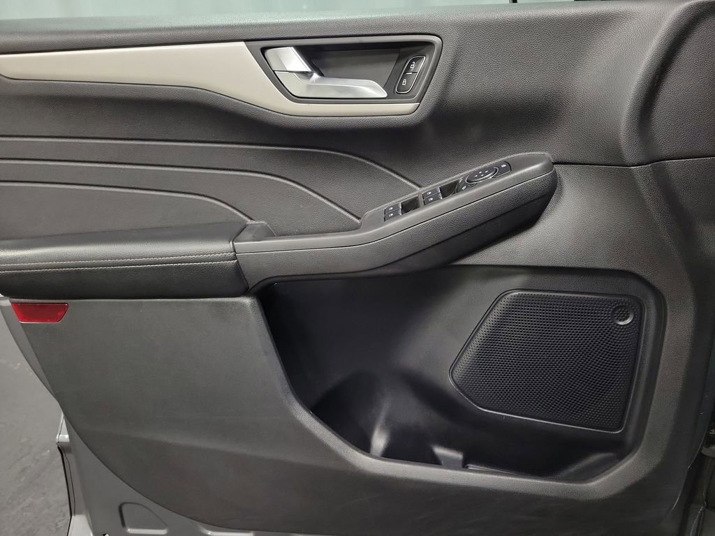 Used 2021 Ford Escape SE image 21