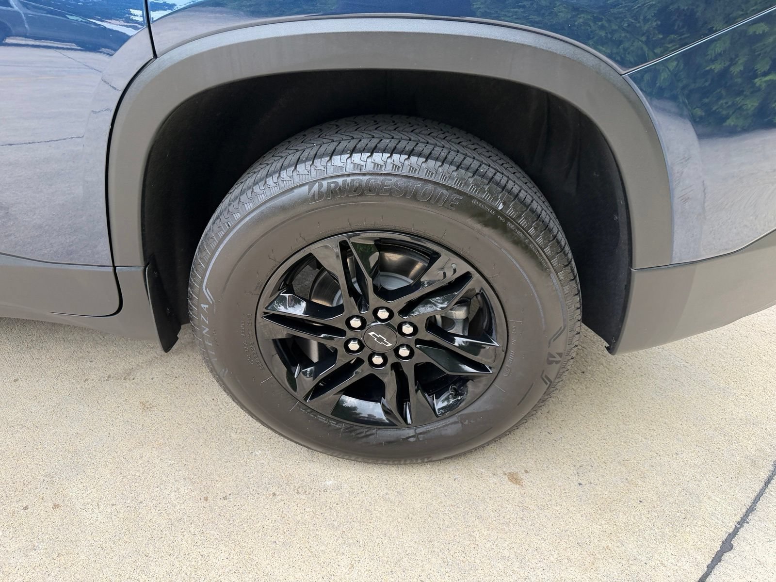 Used 2023 Chevrolet Traverse LT FWD image 36