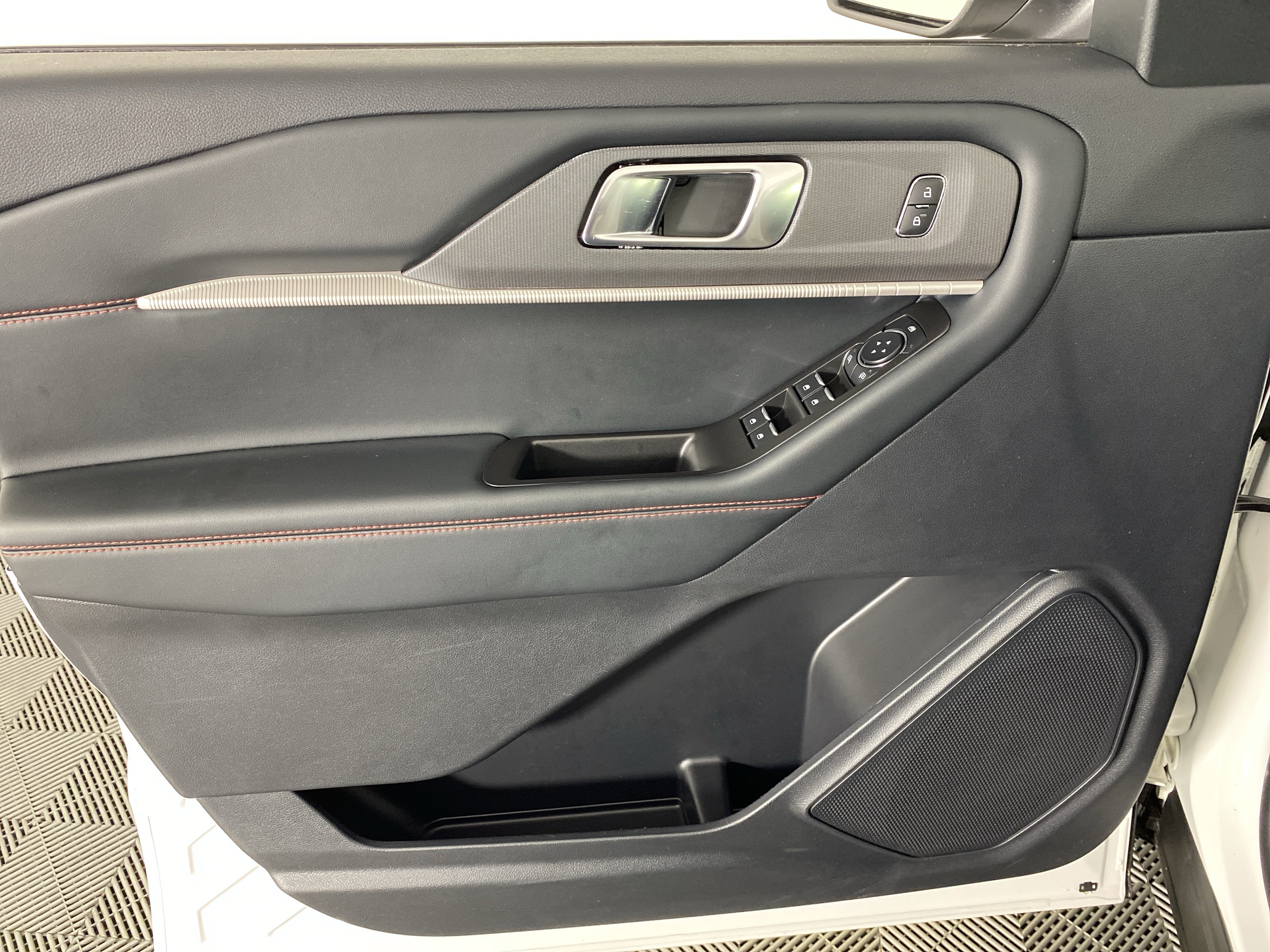 Used 2025 Ford Explorer ST-Line AWD/4WD image 14