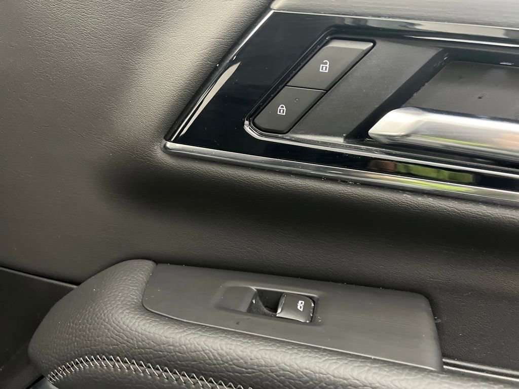 Used 2025 GMC Yukon Denali image 27