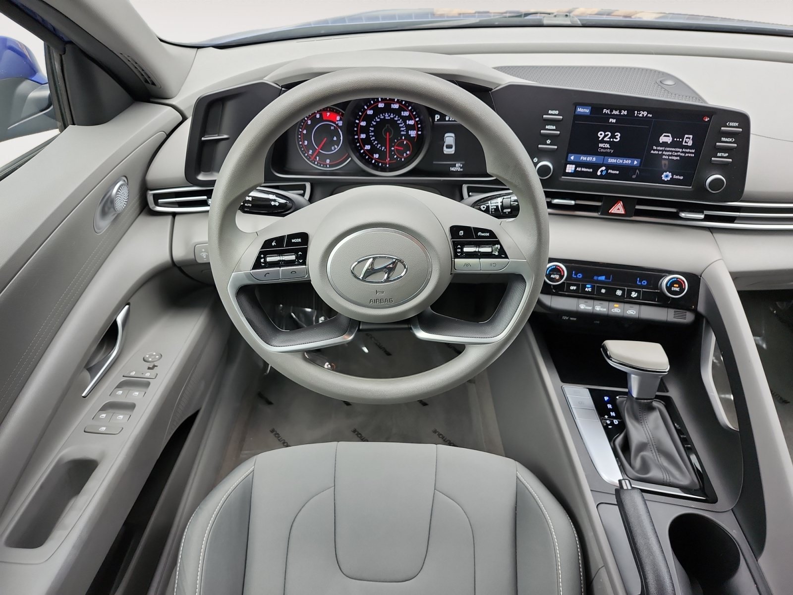 Used 2023 Hyundai Elantra SEL w/ Cargo Package FWD image 11